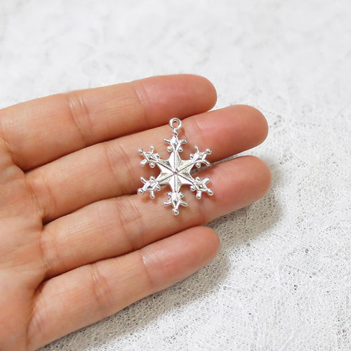 雪の結晶 チャーム 大きめ ホワイトシルバー 10個セット A-19 チャーム