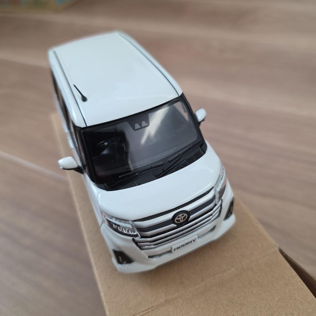 トヨタ ルーミー 1/30 カラーサンプル　希少 トヨタ ルーミー カスタム ROOMY 前期 カラーサンプル ミニカー